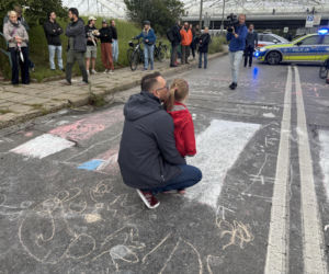 Cichy marsz w Krakowie po tragicznym wypadku. Zginęło młode małżeństwo