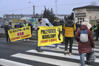 Mają dość korków, chcą buspas. W godzinach szczytu protestowali na pasach