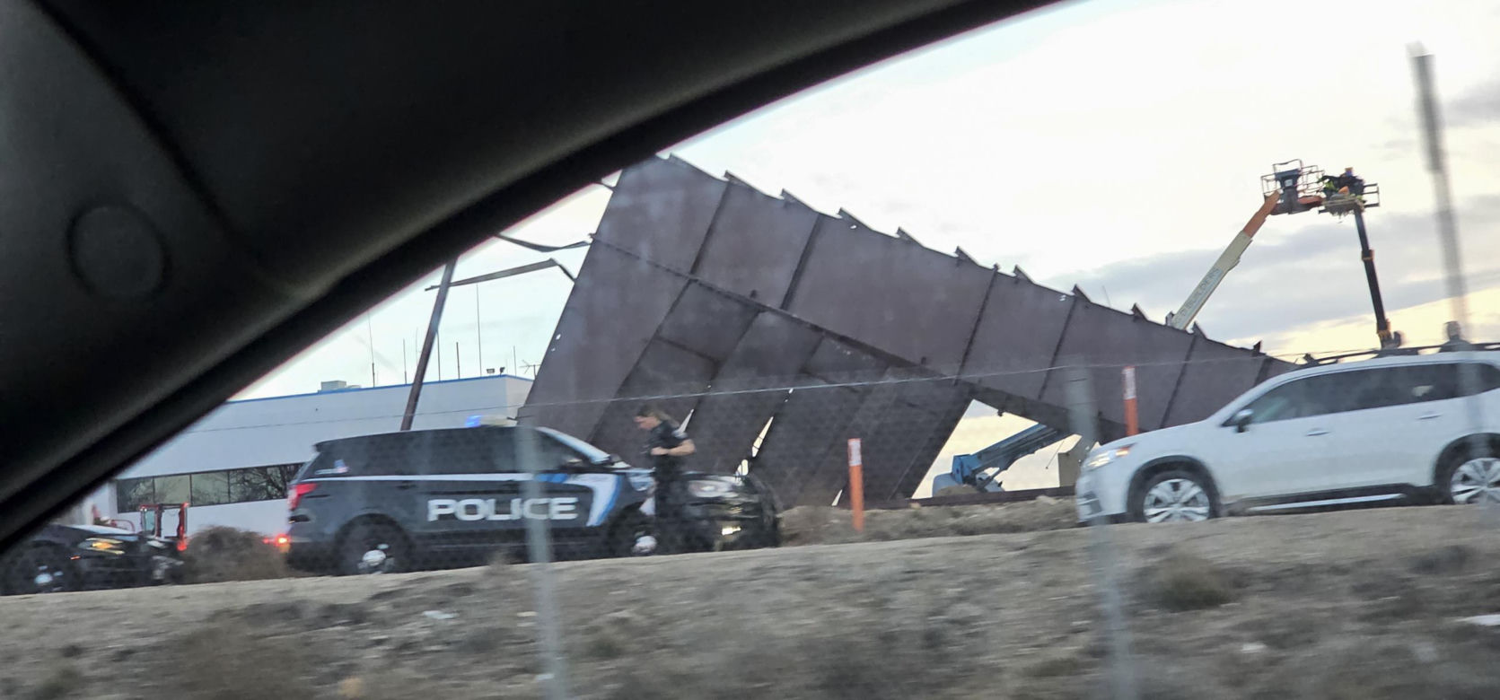 Tragedia na lotnisku. Zawalił się hangar! Trzy osoby nie żyją, pięć jest w stanie krytycznym
