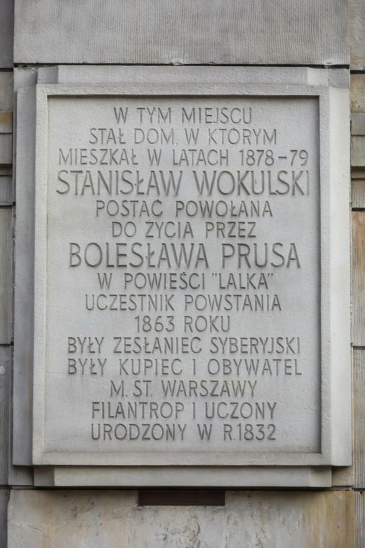 Ulica Krakowskie Przedmieście 4 / 6, tablica upamiętniajaca postać Stanisława Wokulskiego