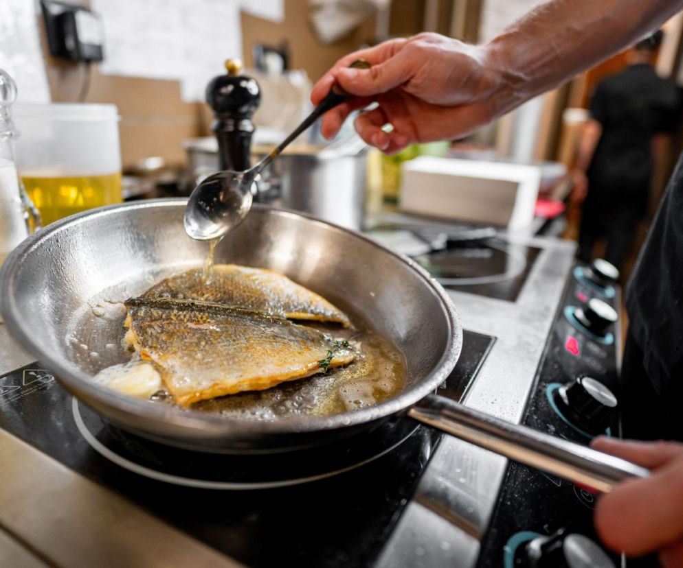 Jak smażyć rybę bez błędów – 5 trików, które sprawią, że ryba zawsze wyjdzie idealnie