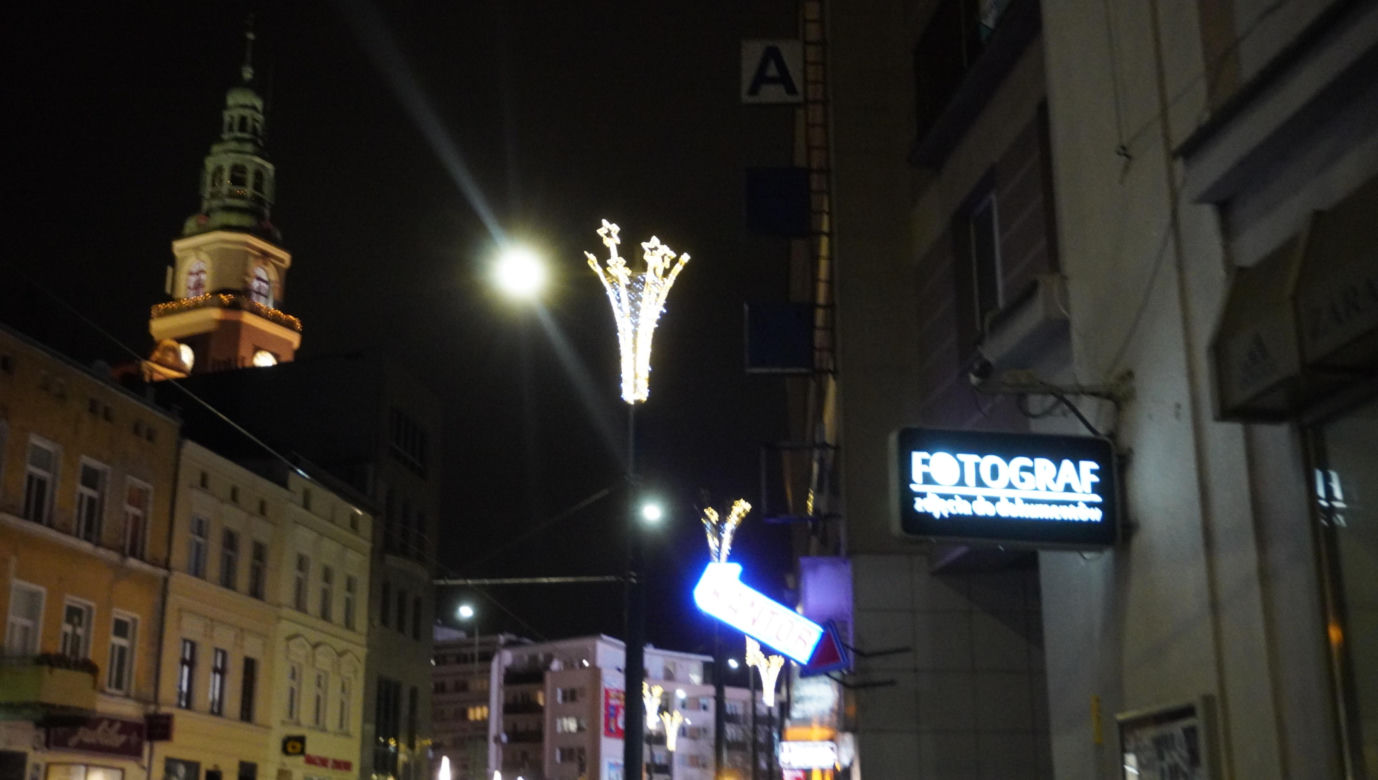 Olsztyn rozświetliły świąteczne iluminacje. Stare Miasto i centrum zachwycają!
