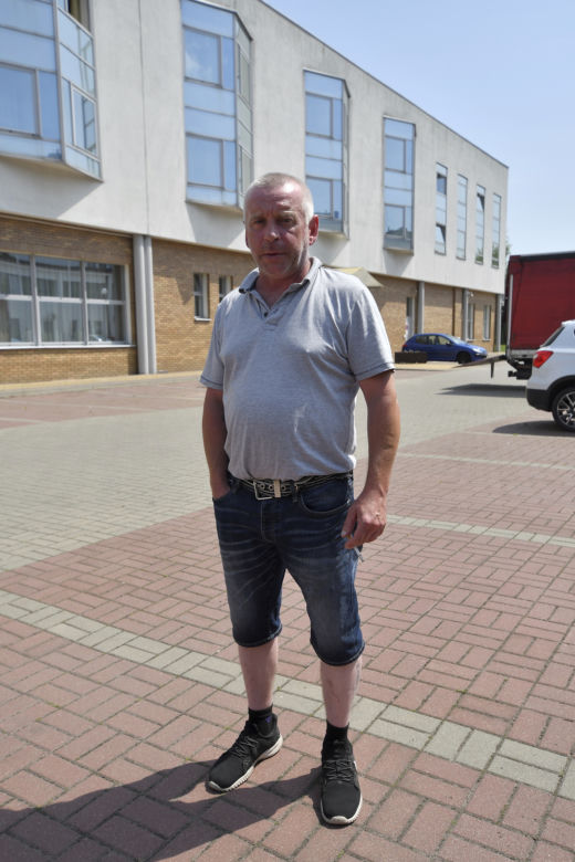 - Od 2002 r. starałem się zdobyć mieszkanie komunalne i w końcu mi się udało. Po zaledwie pół roku kamienica stanęła w ogniu. Gdzie ja teraz pójdę? - pyta Michał (47 l.), który obecnie mieszka w hotelu.