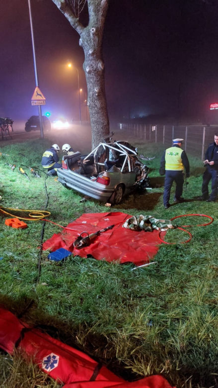 19-letni pasażer nie żyje, kierowca w krytycznym stanie