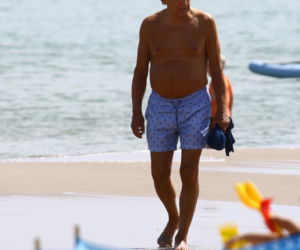 Smutny Englert samotni snuje się po plaży, Zona aktora wybrała zimną północ