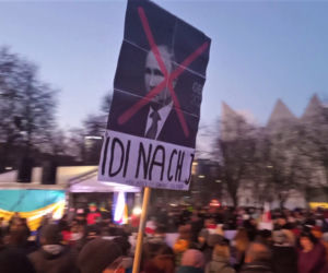 Szczecin solidarny z Ukrainą. Manifestacja na placu Solidarności