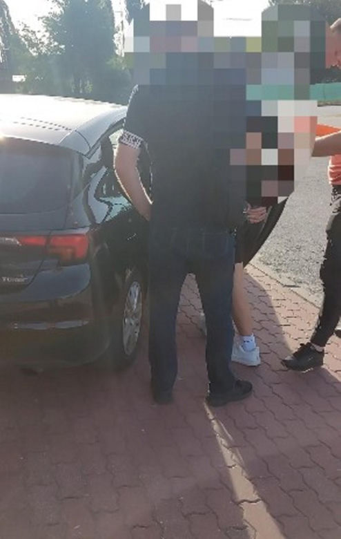 Kibolska burda na osiemnastce. W akcji policja, 5 osób zatrzymanych