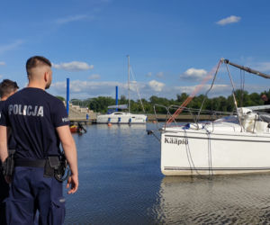 Akcja ratunkowa na Wiśle w Toruniu. Wodniacy ocalili załogę jachtu!