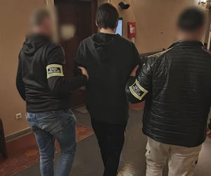 Zatrzymania w sprawie fałszywych alarmów bombowych. Wśród podejrzanych 21-latek z Białegostoku