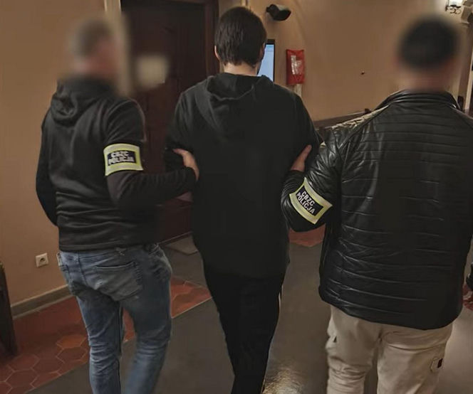 Zatrzymania w sprawie fałszywych alarmów bombowych. Wśród podejrzanych 21-latek z Białegostoku