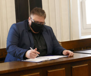 Proces małżeństwa oskarżonego o spowodowanie ciężkich obrażeń ciała po ataku psów