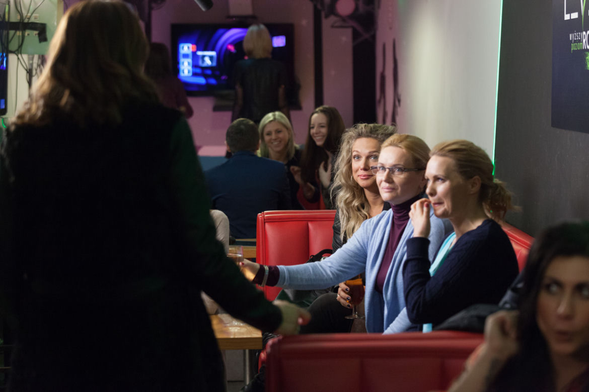 Przyjaciółki 5 sezon odc. 55. Anka (Magdalena Stużyńska), Basia (Lucyna Malec), Patrycja (Joanna Liszowska)