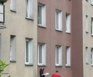 4-latek wypadł z 4 piętra