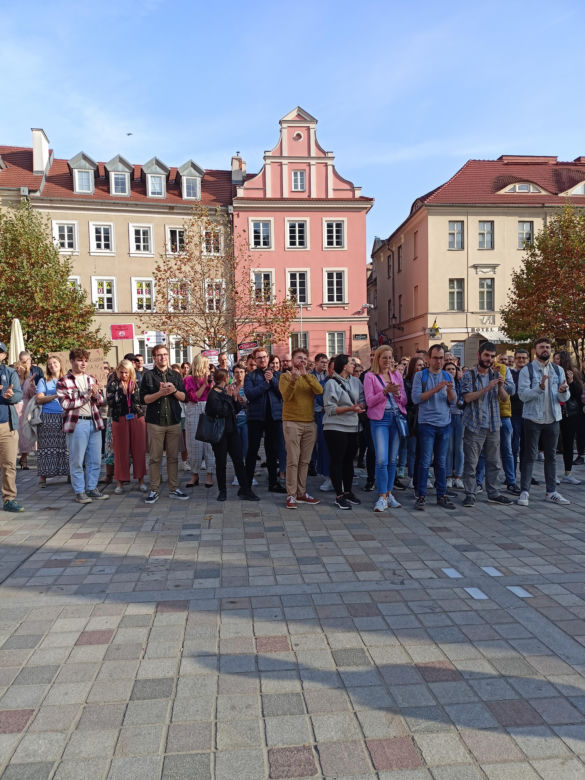 Pikieta urzędników poznańskich na Placu Kolegiackim