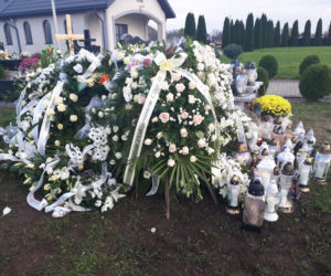 Grób 16-letniej Pauliny tonie w kwiatach. Ostatnie pożegnanie pięknej nastolatki.