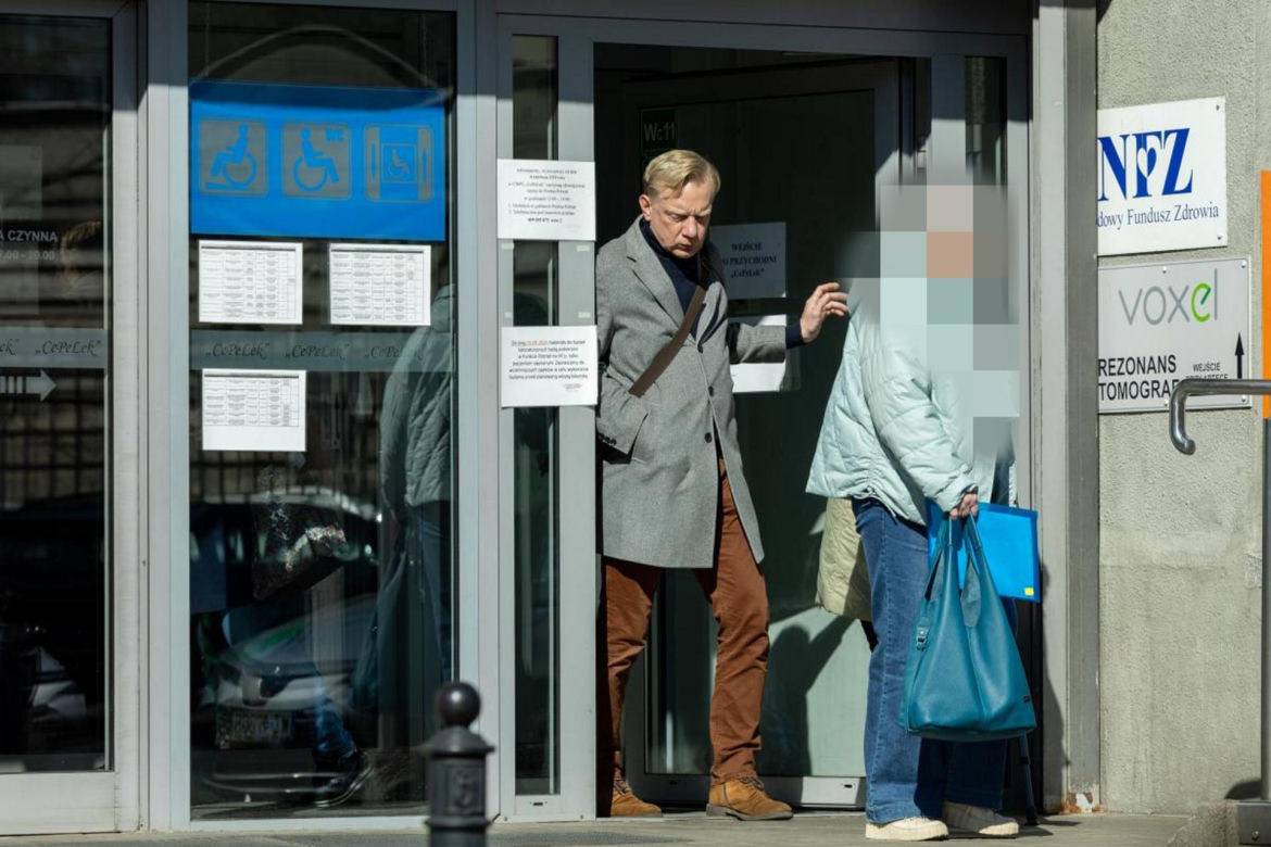 Arkadiusz Janiczek wychyla małpkę w samo południe
