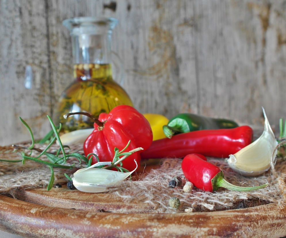 Kozi ser z grilla z papryczką chilli