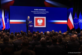 Prezydent Karol Nawrocki: „Fikcja sama nie nudzi, wszystko powinno być prawdziwe”. Jakie wyzwania stoją przed polską armią?