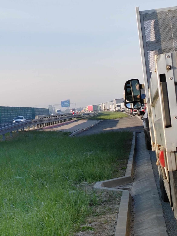 Śląskie: Wypadek na A1. Kobieta trafiła do szpitala. Gigantyczny korek