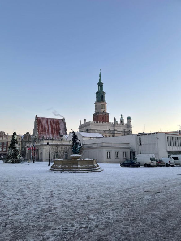 Centrum Poznania w śniegu