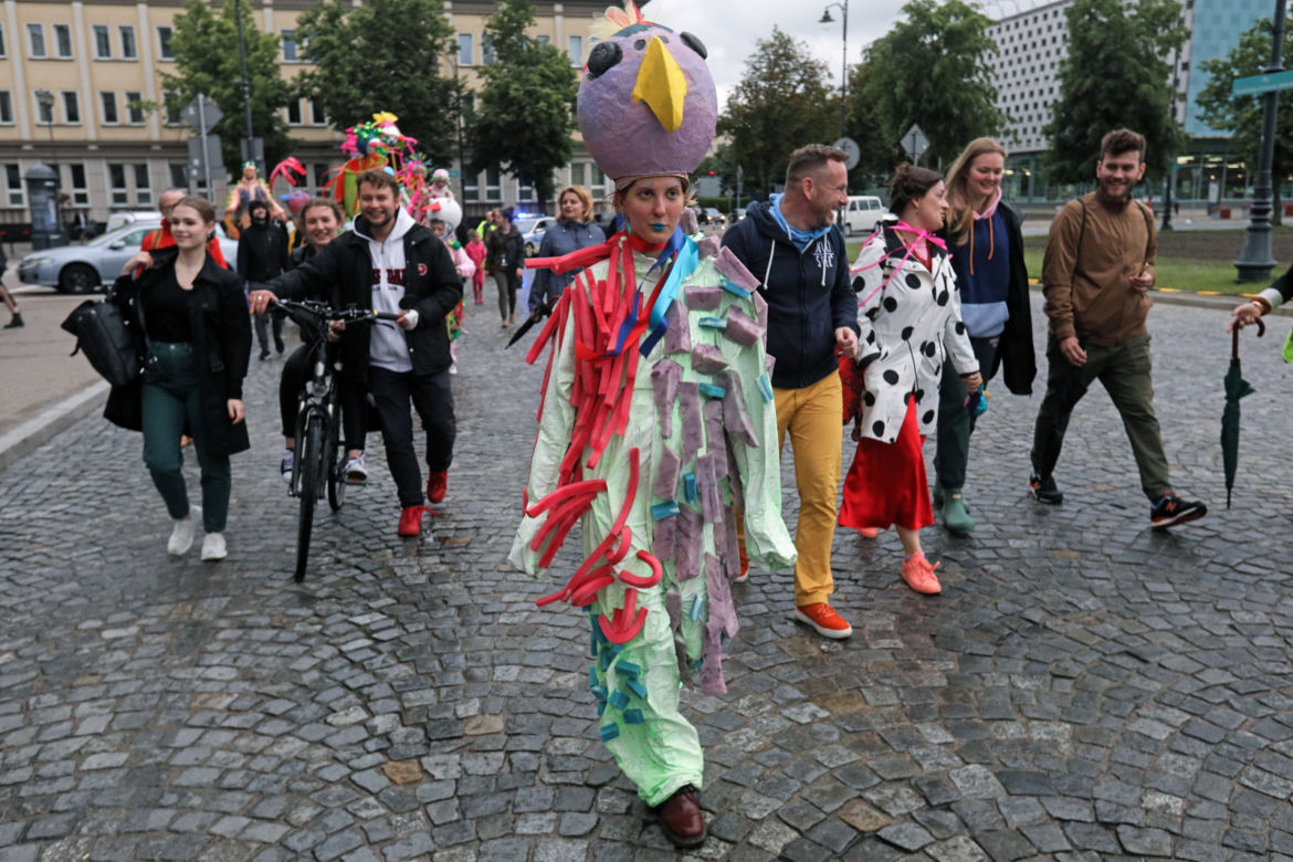 Rozpoczęto 10. edycję Festiwalu LALKANIELALKA. Kolorowa parada na ulicach miasta [ZDJĘCIA]