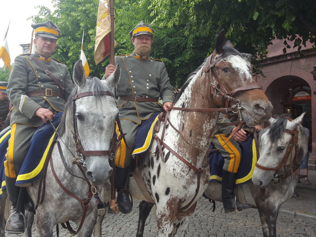 Przybyli ułani... świętować na Rynku w Lesznie