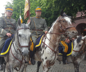 Przybyli ułani... świętować na Rynku w Lesznie