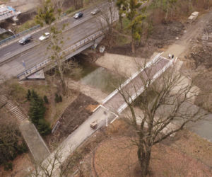 Nowa kładka dla pieszych i rowerzystów w parku Klecińskim