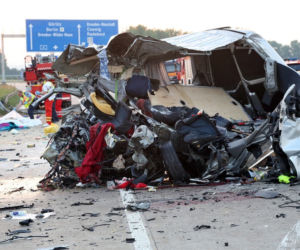 Wypadek polskiego autokaru w Niemczech obok Drezna. NIE ŻYJE 9 osób, około 40 rannych