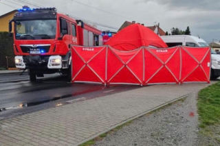 Bus zderzył się z motocyklem. 27-latek nie żyje. Policja przekazała szczegóły