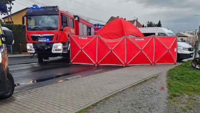 Bus zderzył się z motocyklem. 27-latek nie żyje. Policja przekazała szczegóły