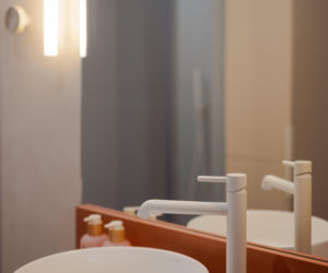 Nail Polish Inspired Interior: Hybryda mieszkania i studia fotograficznego na 63 metrach
