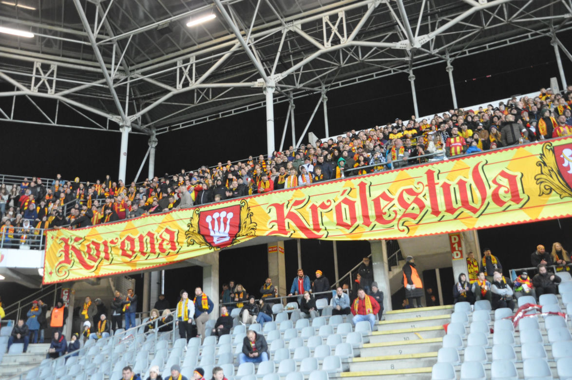 Żółto-czerwono na Suzuki Arenie! Zdjęcia kibiców na meczu Korona Kielce - Jagiellonia Białystok