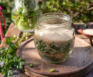 Zamiast iść do apteki sięgnij do kuchni. Domowe syropy na kaszel i przeziębienie, które naprawdę pomagają