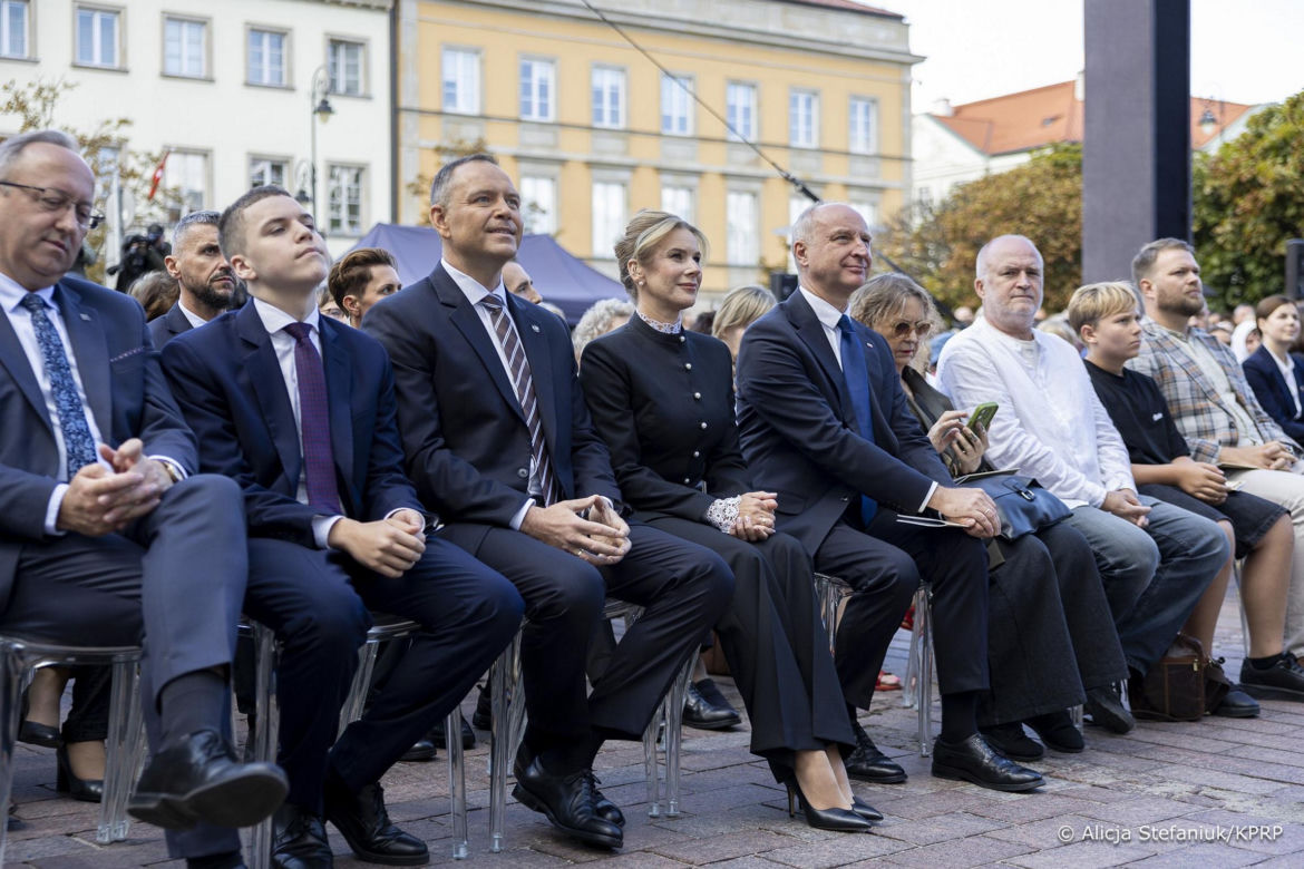 Narodowe czytanie z Karolem i Martą Nawrockimi