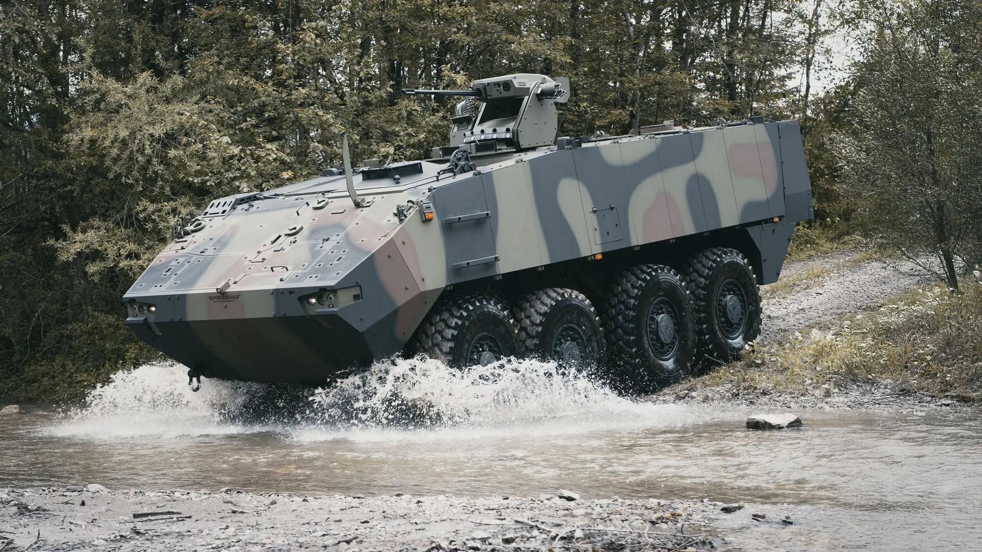 Program SAFE w Rumunii. Armia inwestuje w Piranha 5, Lynx i polskie drony Warmate