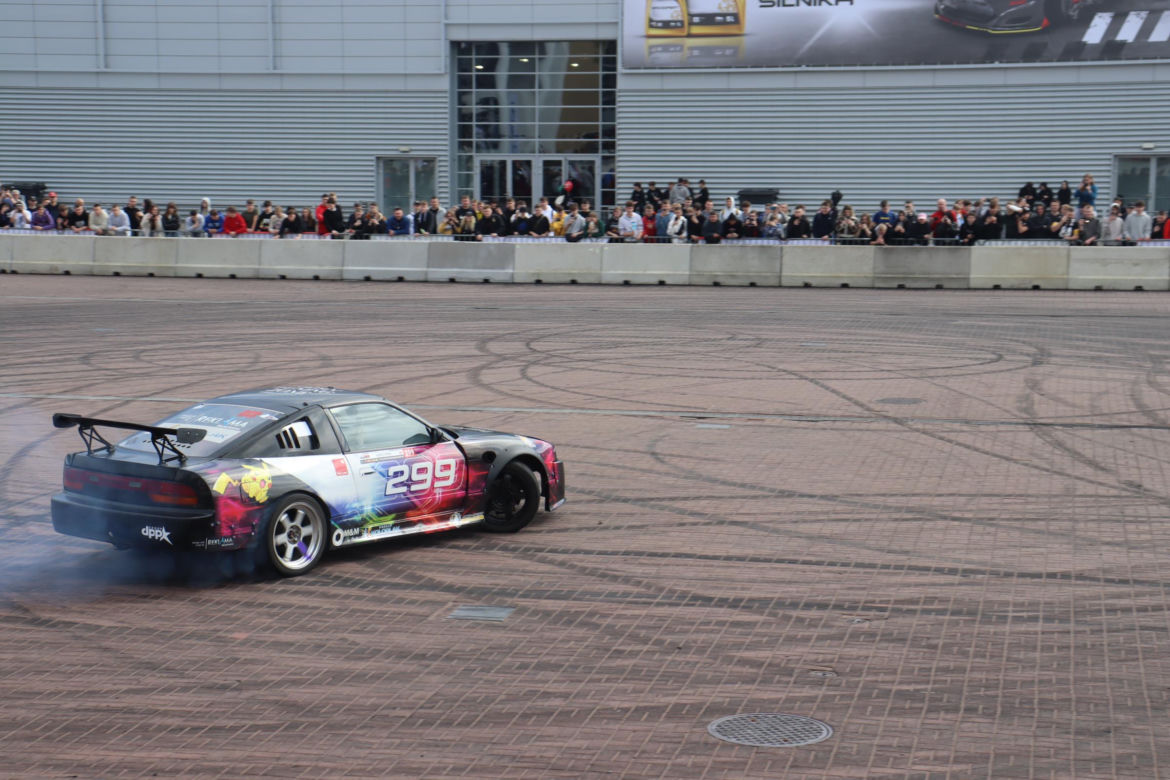 Poznań Motor Show 2024: Tak wyglądają pokazy driftu