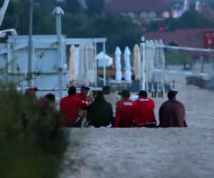 Piłkarze po porażce poszli na plażę