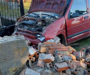 Pijany w sztok prowadził auto. Swoją podróż skończył na ścianie budynku!