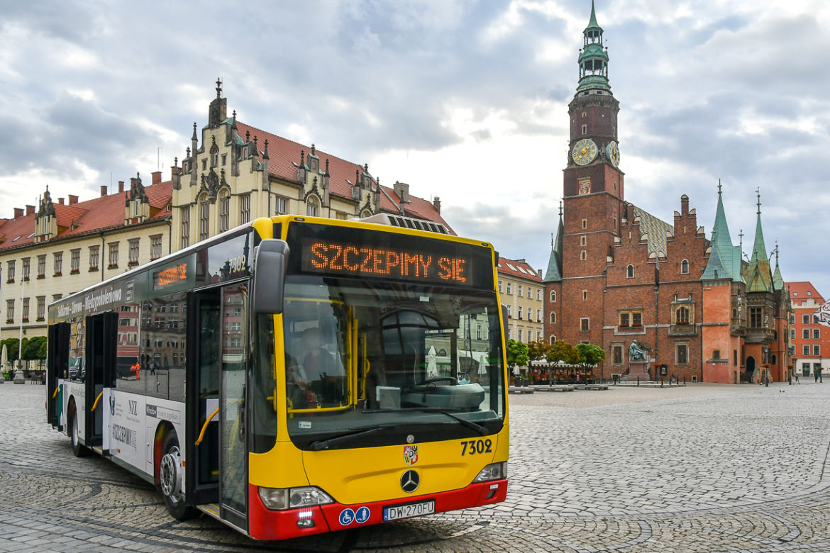 Szczepionkowy autobus kursuje po Wrocławiu