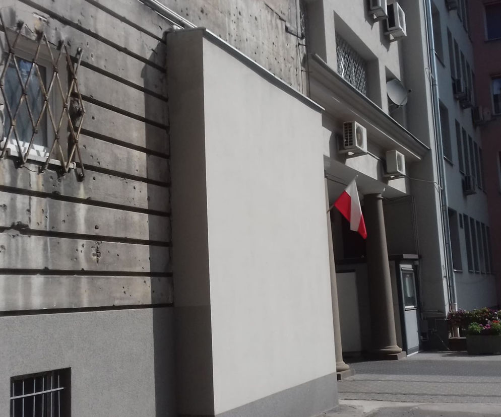 To była pamiątka... Nowa elewacja Chmielnej 73b przykryła ściany po powstańczych kulach [AUDIO]
