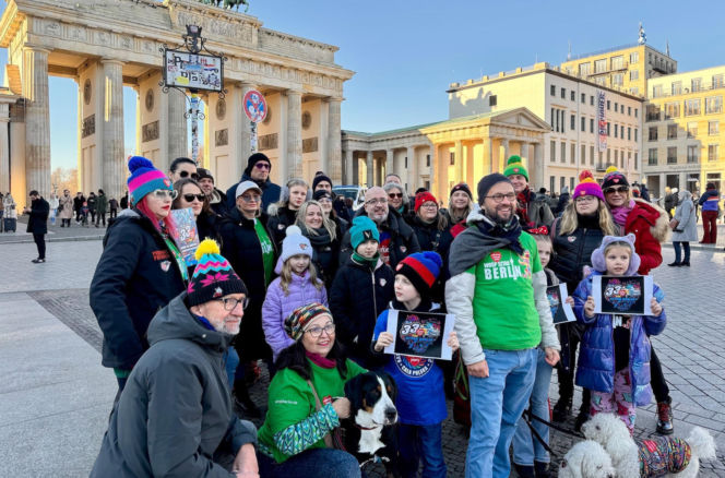 Historia WOŚP w obiektywie. Film ukazuje fenomen społeczny Fundacji Jurka Owsiaka