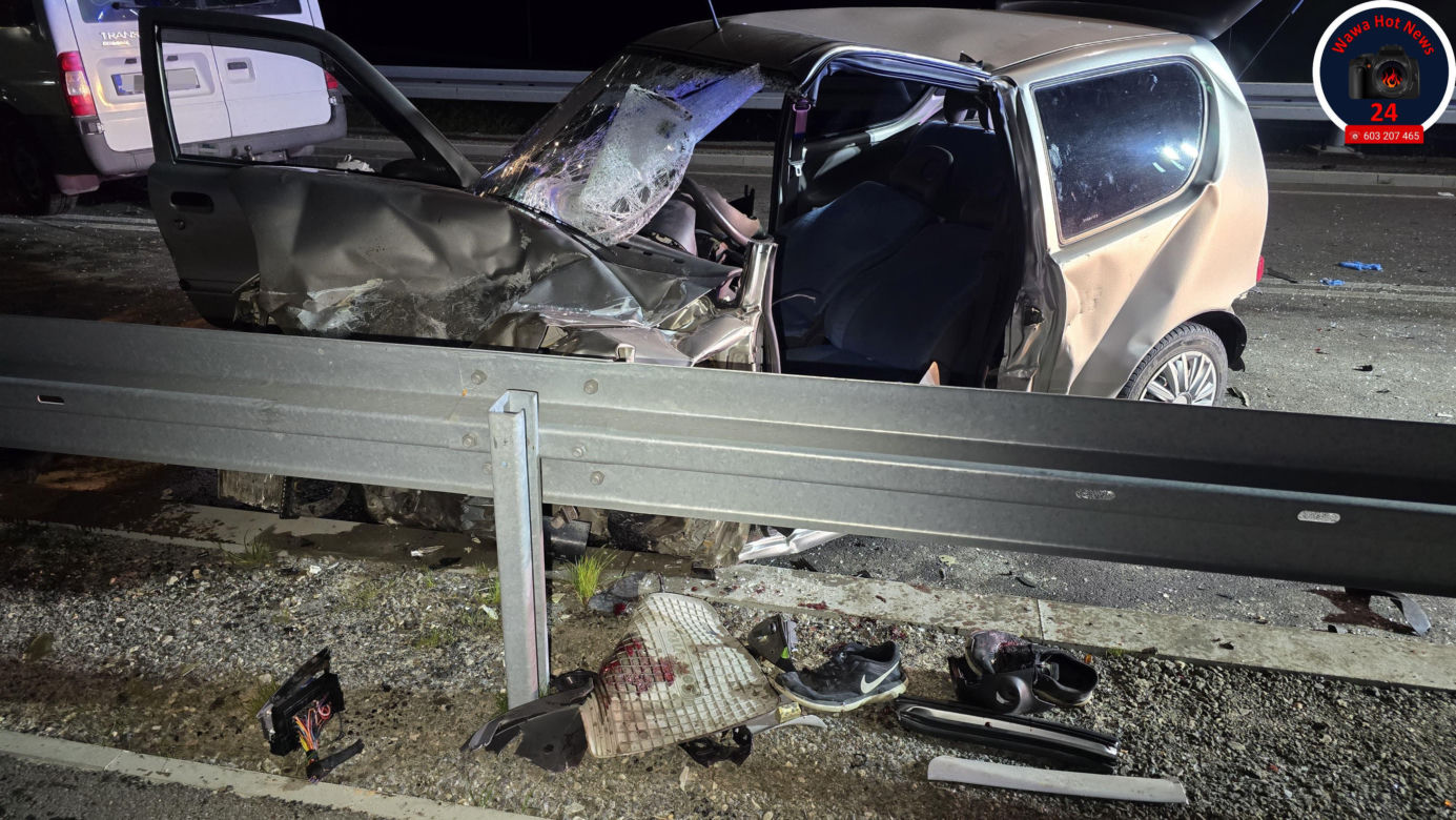Tragiczny wypadek w Zakroczymiu: Czołowe zderzenie busa z fiatem! Kierowca zakleszczony