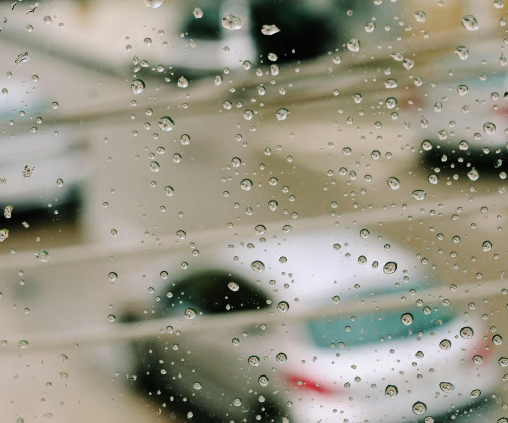 Deszcz w prognozie pogody / zdjęcie ilustracyjne