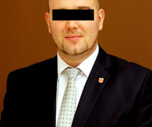RADNY NOWEGO TOMYŚLA ZDEMOLOWAŁ RADIOWÓZ.
