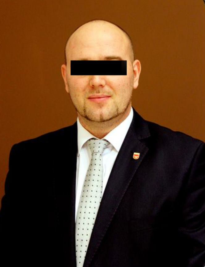 RADNY NOWEGO TOMYŚLA ZDEMOLOWAŁ RADIOWÓZ.