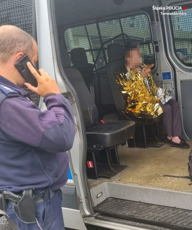 Zagubiona i zziębnięta błąkała się po ulicy. Seniorka trafiła do szpitala