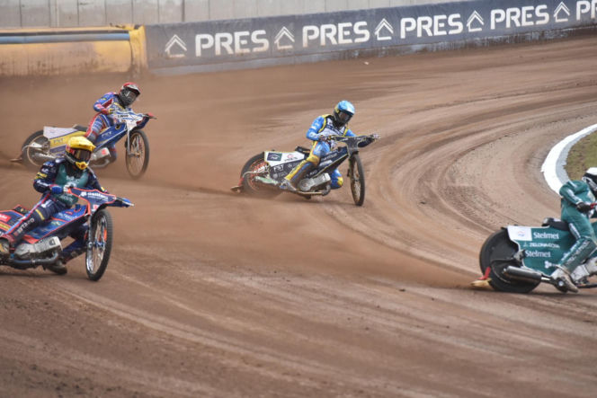 PRES Grupa Deweloperska Toruń - Stelmet Falubaz Zielona Góra, zdjęcia kibiców i zawodników ze sparingu na Motoarenie