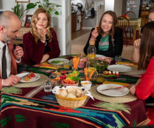 Barwy szczęścia, odcinek 2277. Sławka (Ewelina Serafin), Kornel (Jakub Bohosiewicz), Agata (Natalia Zambrzycka), Patryk (Konrad Skolimowski), Jowita (Magdalena Żak)