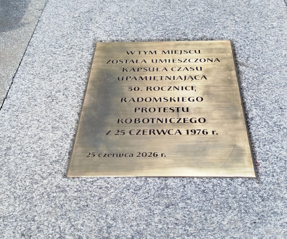 Zostanie otwarta w 2076 roku. W centrum miasta wkopano kapsułe czasu z okazji 50 rocznicy radomskiego czerwca